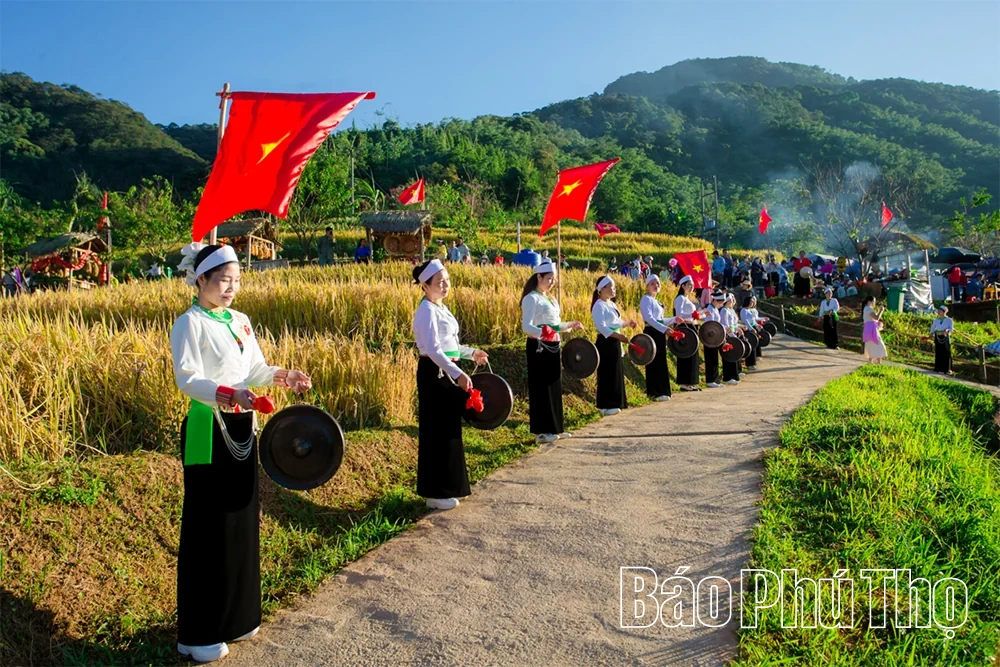 Bản Mừng Cao Phong - sắc màu du lịch vùng cao