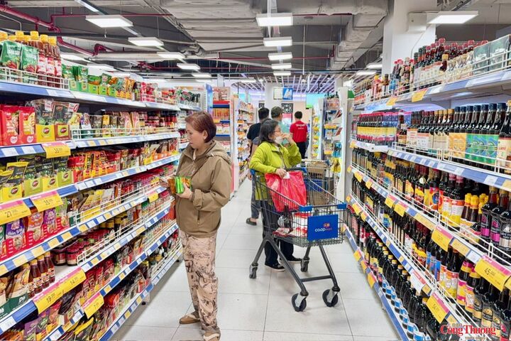 Co.opmart Vĩnh Long cung cấp đa dạng thực phẩm, đồ dùng với giá phù hợp, giúp người tiêu dùng tiết kiệm chi phí mua sắm.