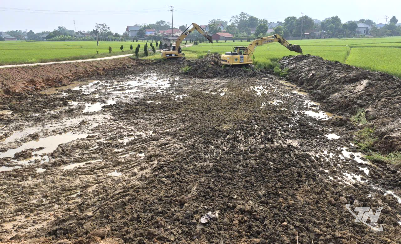 Chuẩn bị mặt bằng cho Lễ khởi công Dự án Khu dân cư số 1 Lương Phú, xã Kha Sơn.