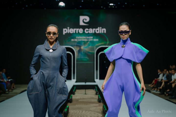 Trang phục trình diễn tại Pierre Cardin Fashion Show 2025 ở TP. Hồ Chí Minh.