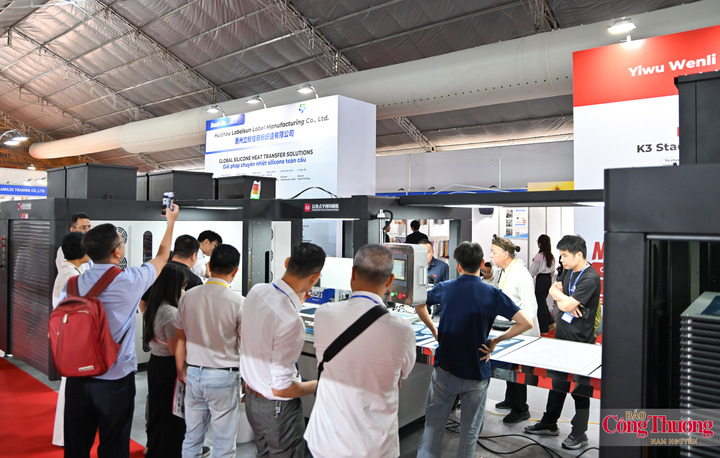 Các sản phẩm, giải pháp trưng bày bao phủ nhiều khâu trong chuỗi giá trị dệt may, từ máy móc, thiết bị ngành dệt và may, vải, vải không dệt, vải lót, sợi, bông, nguyên liệu dệt đến phụ liệu may mặc, hóa chất, thuốc nhuộm, thiết bị kiểm soát chất lượng và sản phẩm thời trang theo phương thức OEM, ODM.